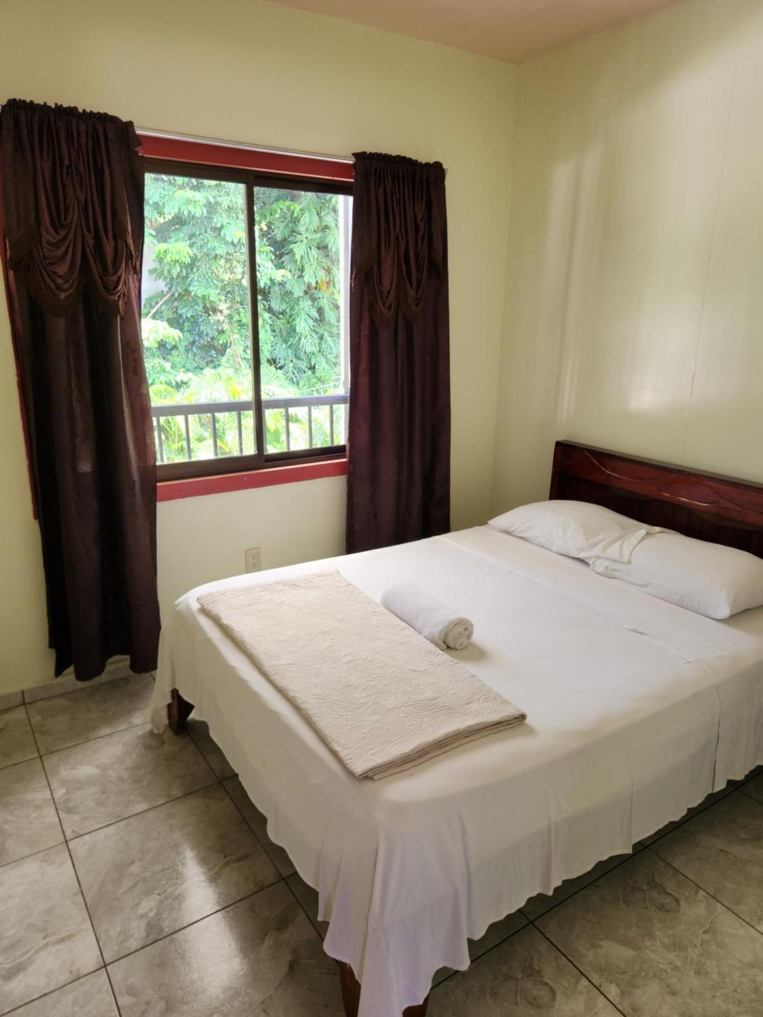 Family Hotel Puerto Viejo de Talamanca Eksteriør billede