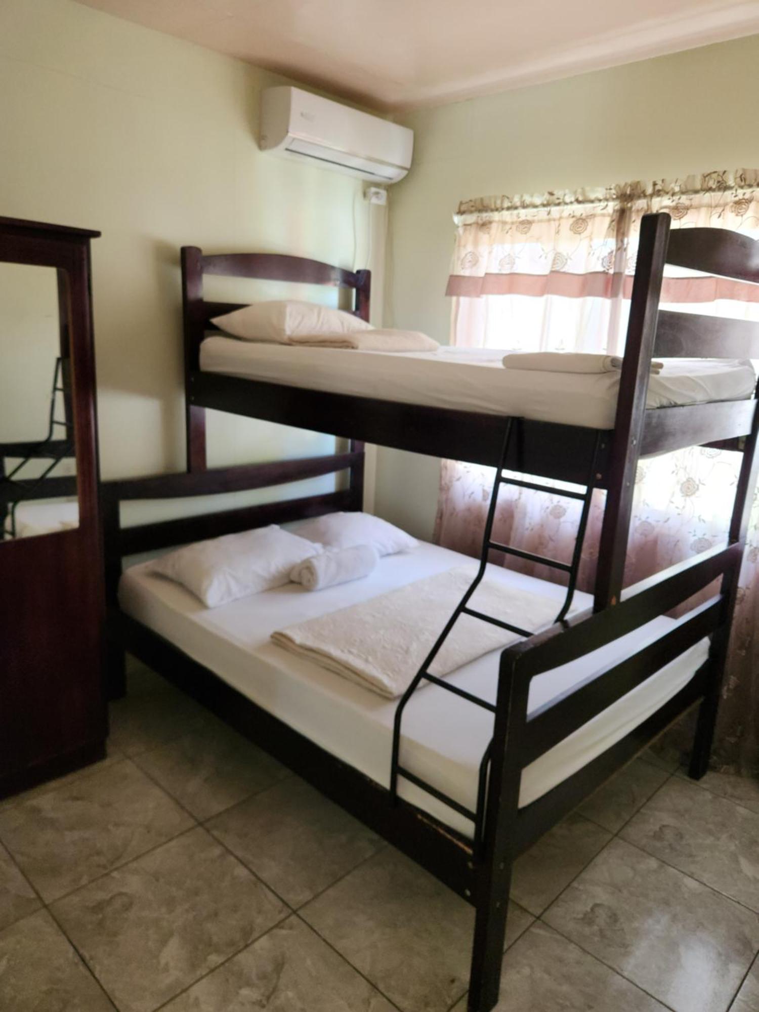 Family Hotel Puerto Viejo de Talamanca Eksteriør billede